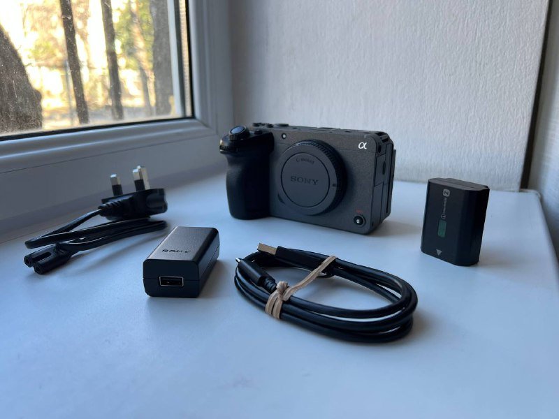 Sony FX30 Cinema Line, Sigma 16mm f/1.4 DC DN, Ediloca EF8 UHS-II SD Card 256GB