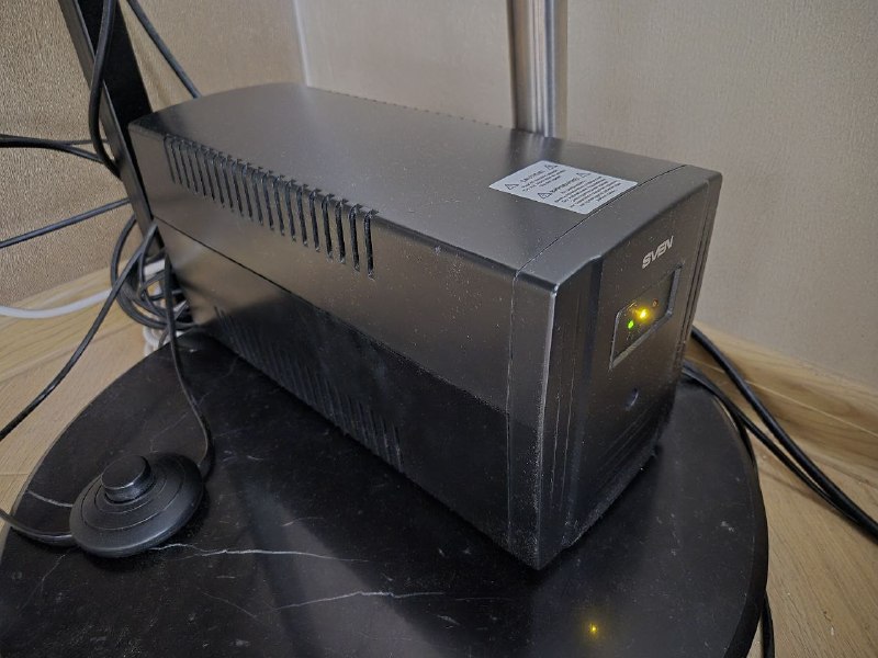 Источник бесперебойного питания Sven Pro 1000, механическая клавиатура Tesoro Gram Spectrum, мышь Razer Viper Ultimate