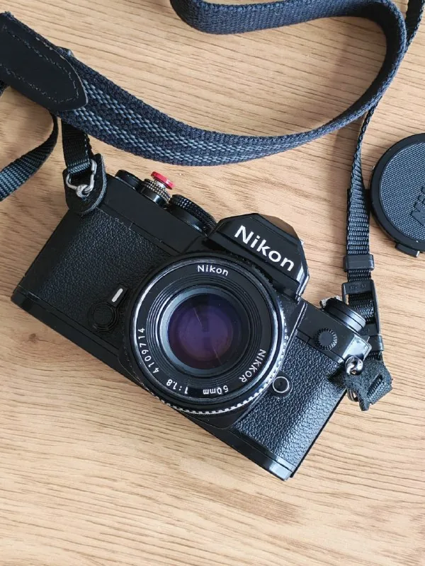 Плёночный фотоаппарат Nikon FM с объективом Nikkor 50mm 1