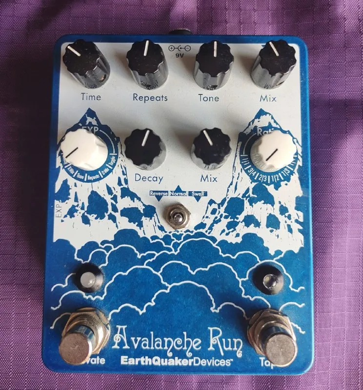EarthQuaker Devices Avalanche Run, Aqueduct Vibrato 1