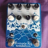 EarthQuaker Devices Avalanche Run, Aqueduct Vibrato 1