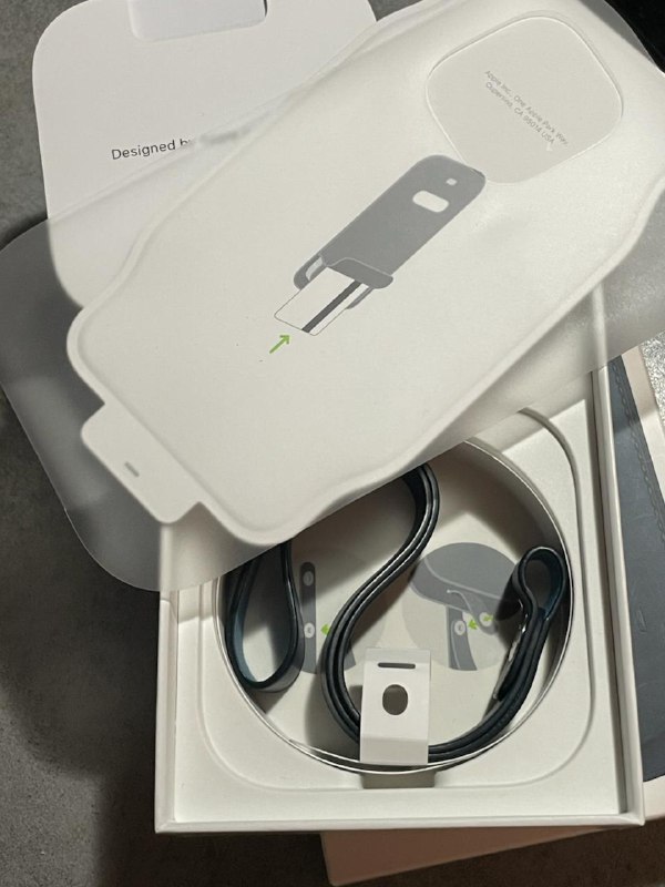 MagSafe Battery Pack и Leather Sleeve для iPhone 12 Mini 9