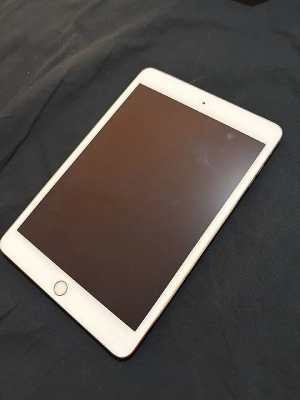 iPad Mini 3 128GB, iPhone SE, Spider Man PS4 Game 1