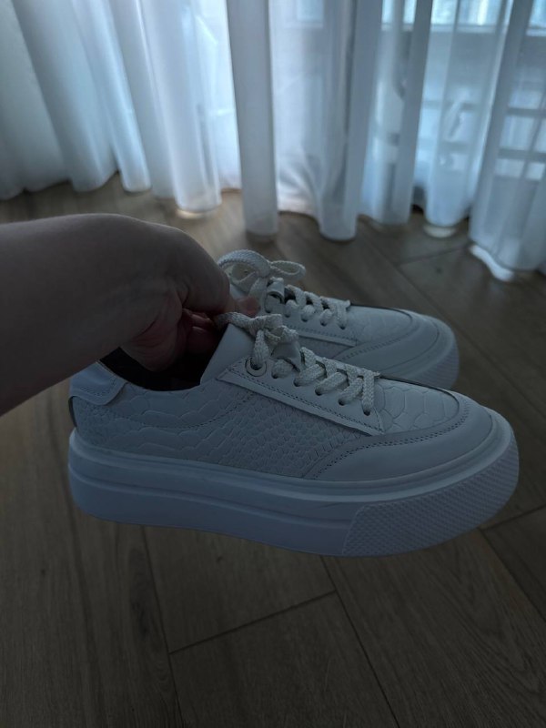 Босоножки на каблуке, белые кеды, черные балетки, босоножки на плоской подошве 4