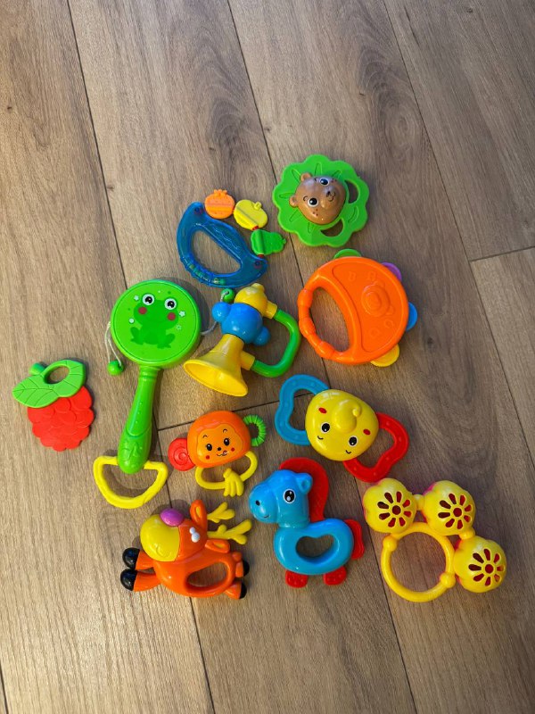 Детские игрушки и игровой коврик 6