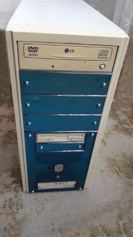 Старый ящик для компьютера Pentium 4 2.40 Ghz, 512 mb RAM