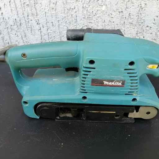 Ленточная шлифмашинка Makita 9911