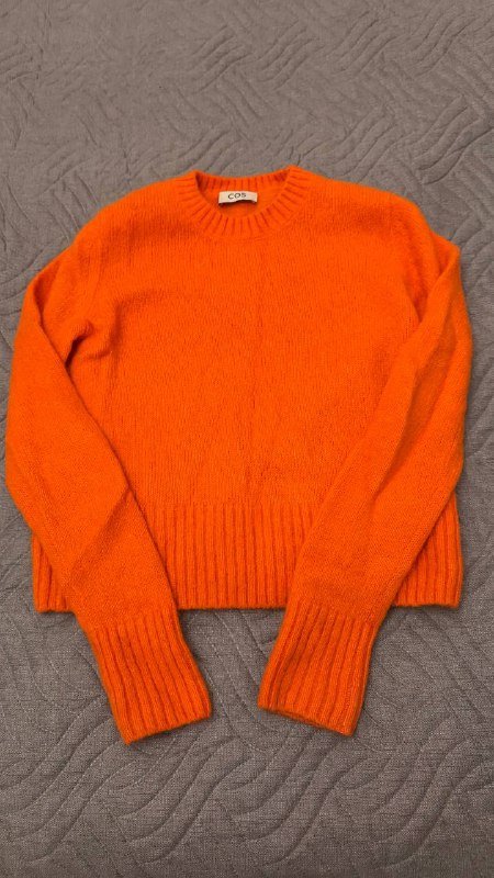 Свитер Uniqlo, свитер COS, пальто Pinko, брюки темно-синие Uniqlo 3