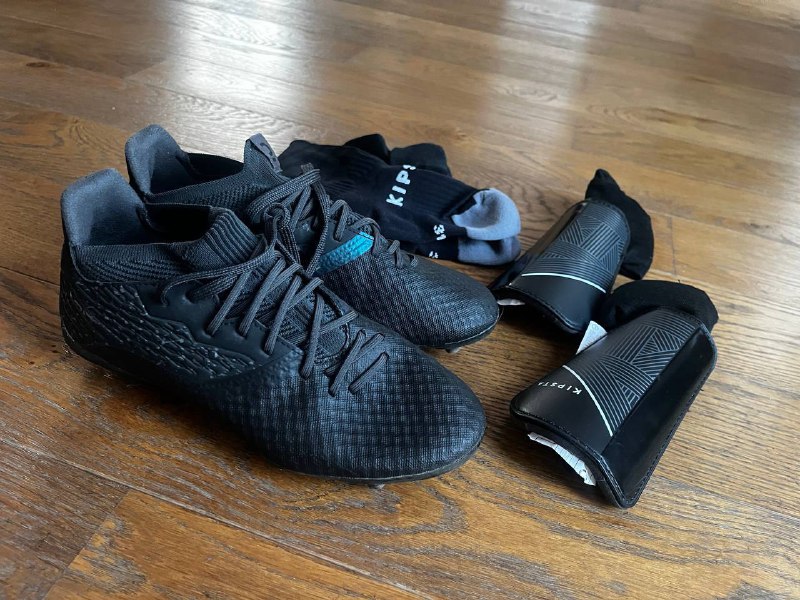 Футбольные бутсы Puma и Kipsta с гетрами и щитками 4