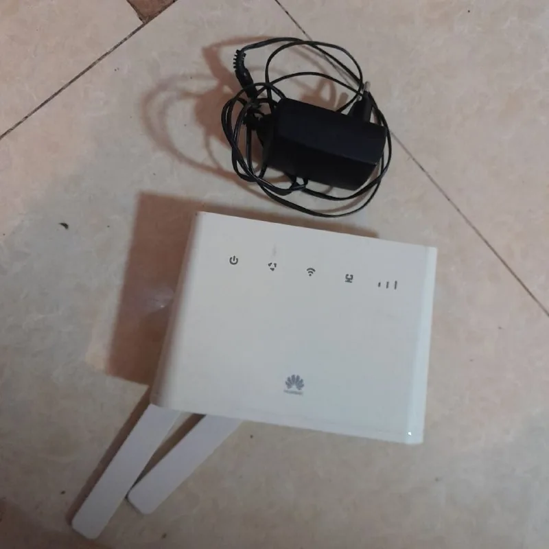Роутер Huawei 1