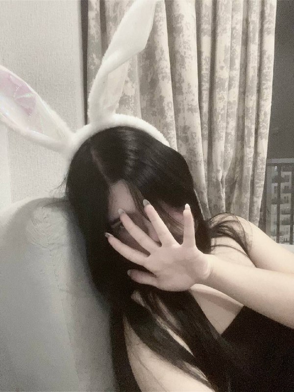 черное атласное платье, платье в цветочек, топики, рубашки, шапки, спортивный топик, теплый топик, ушки зайки 9