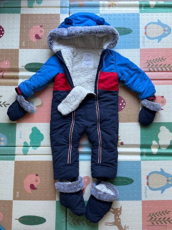 Теплый зимний комбинезон с ботиночками и варежками, полукомбинезон