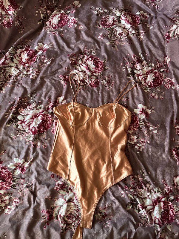 два красных топа, лонг сливы h&m, платье зара, боди h&m 4