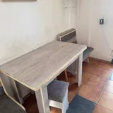 Кухонный уголок со столом и табуретками 3