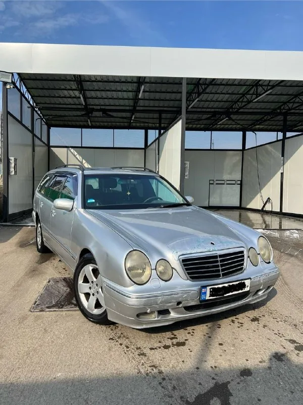 Mercedes E-Class 320 1