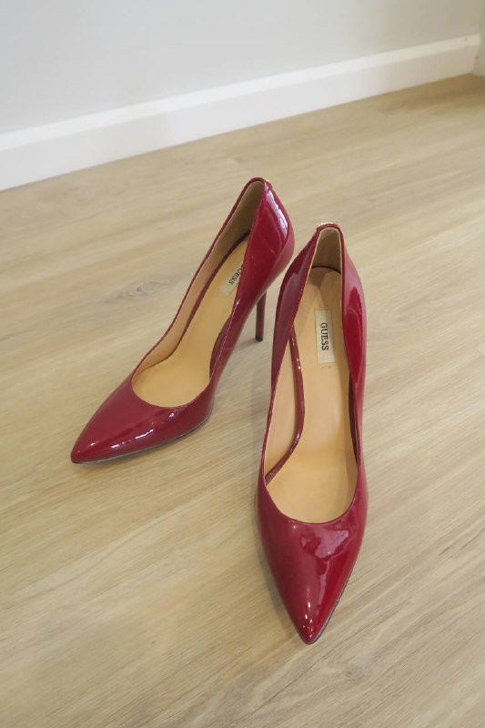 Красные лакированные туфли-лодочки Guess, размер 39