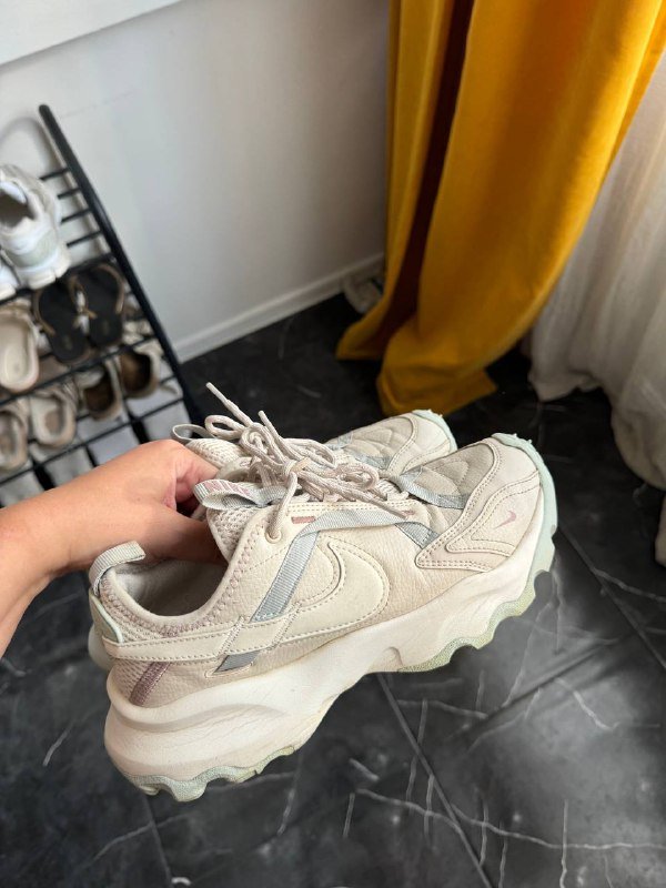 Кроссовки Nike женские 39 размер