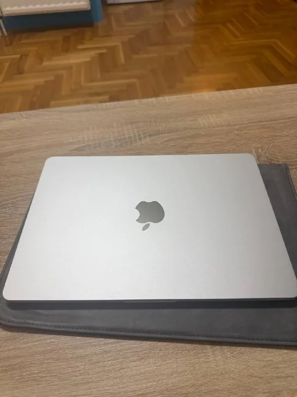 MacBook Air 13 M4 Silver 16GB 256GB SSD 1
