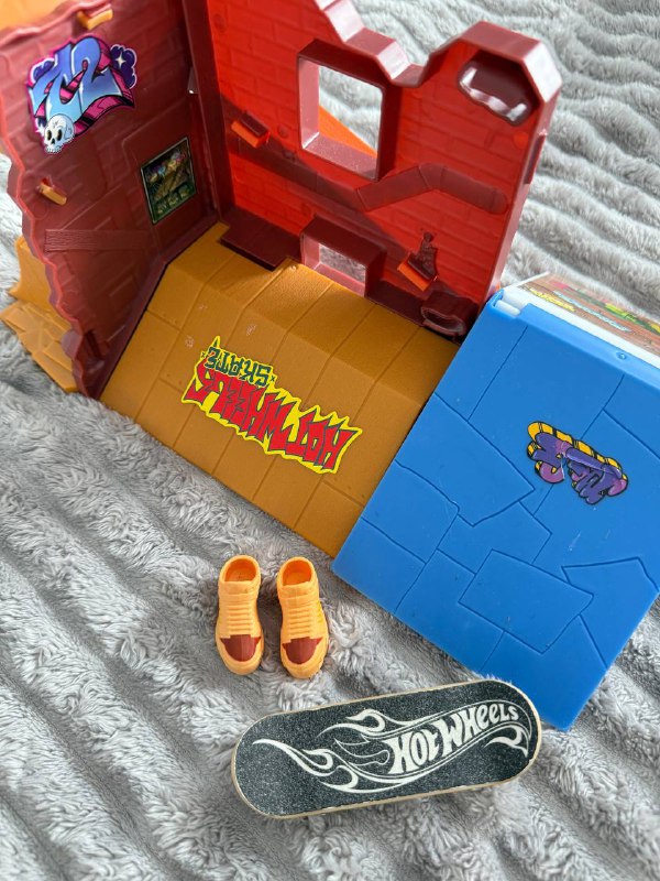 Игровой набор Hot Wheels Skate Boombox Skate Park 5