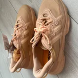 Кроссовки Adidas Ozweego и Calvin Klein 3
