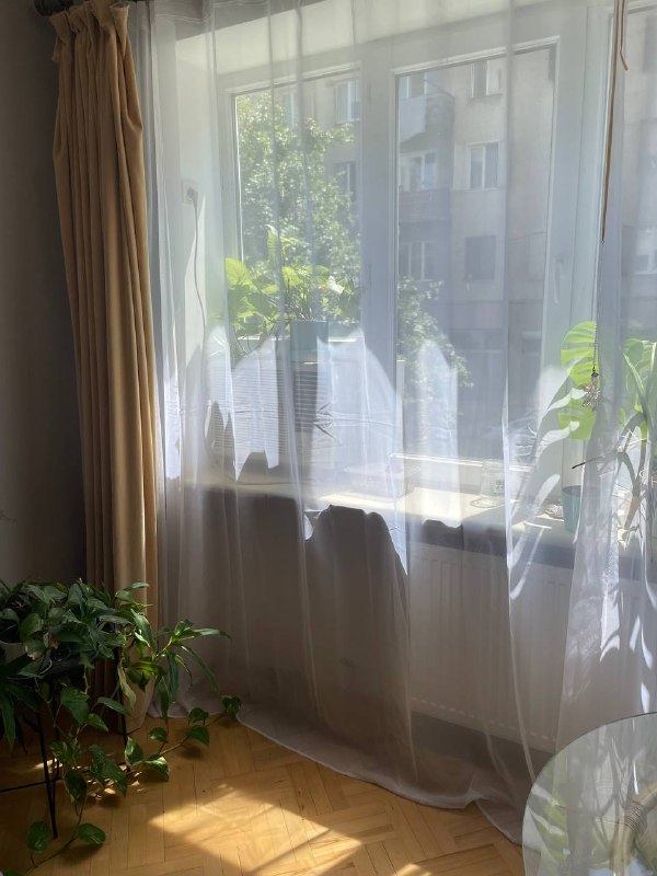 Стол, стеллаж, тюль органза, матрас пружинный 4
