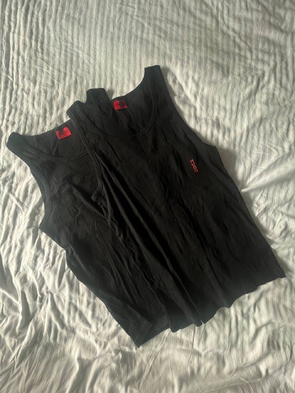 Тайтсы Nike, свитер Napapijri, кардиган Zara, свитер Arket, рубашки Ralph Lauren, свитер Zara, футболка Adidas, брюки H&M, пуховик Ellesse, майки HUGO 6