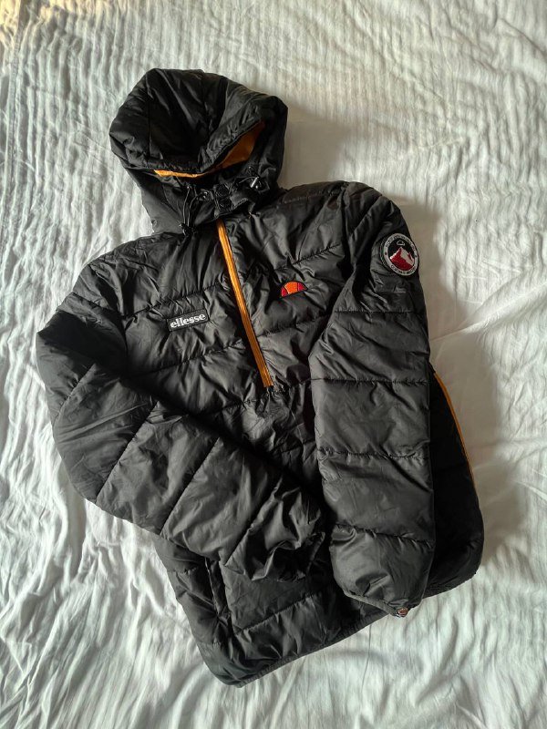 Тайтсы Nike, свитер Napapijri, кардиган Zara, свитер Arket, рубашки Ralph Lauren, свитер Zara, футболка Adidas, брюки H&M, пуховик Ellesse, майки HUGO 3