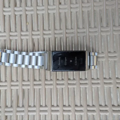 Смарт-браслет Fitbit Charge 4