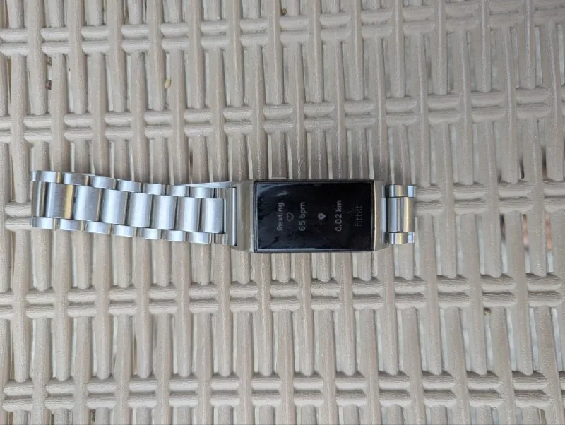 Смарт-браслет Fitbit Charge 4