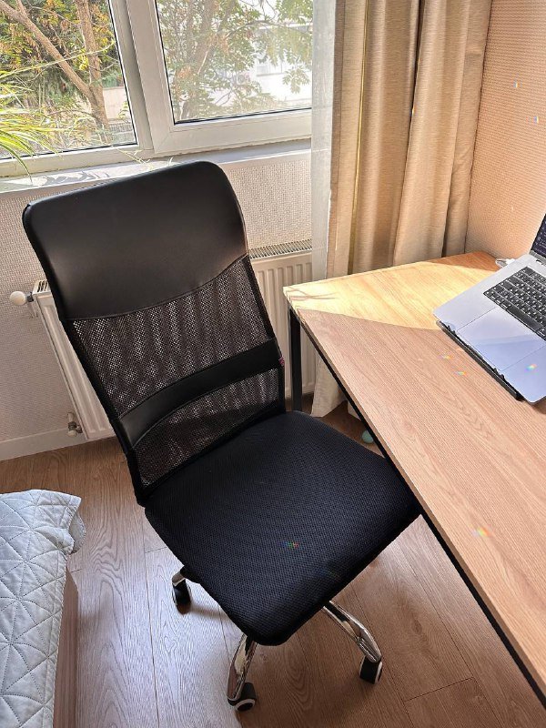 Стол, стул и кофейный столик рабочее место 5