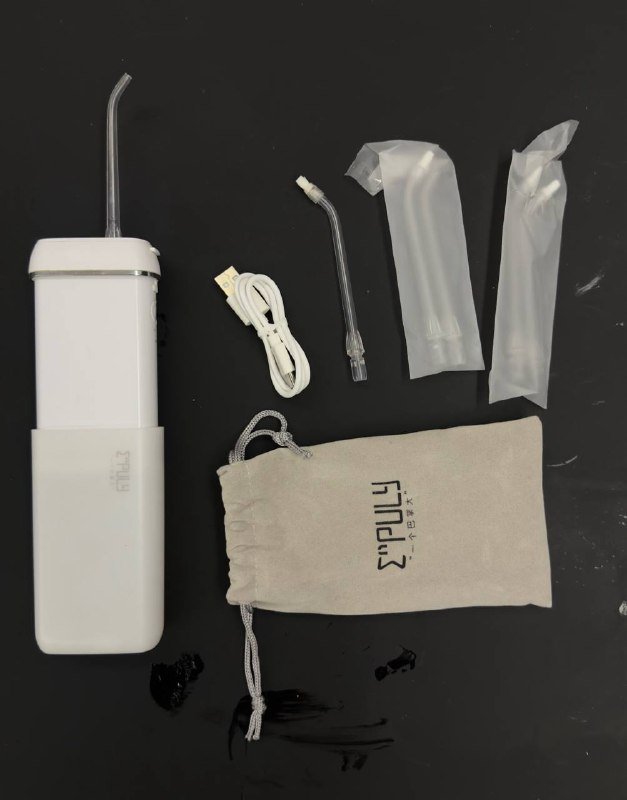 Портативный ирригатор FINITY3 с насадками и USB-кабелем