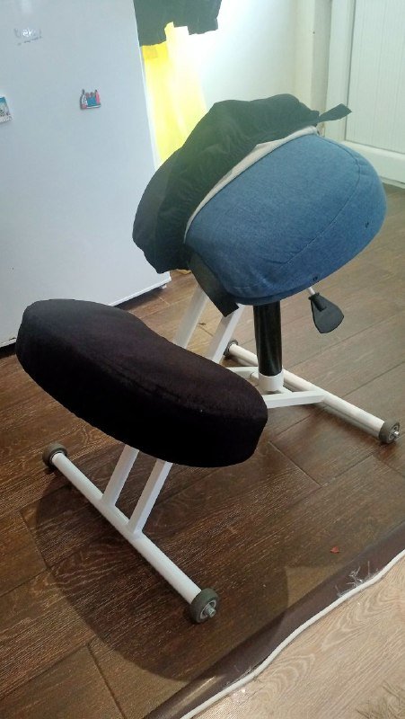 Коленный стул, стул-седло, коньки, графический планшет, кроссовки, книги 7