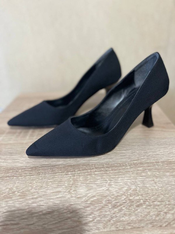 Туфли лодочки черные 39-40 размер каблук 5-6 см