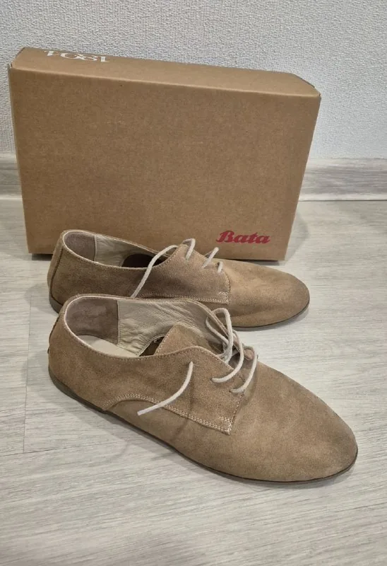 Женские замшевые туфли Bata 1