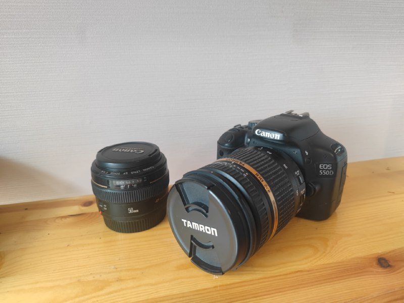 Зеркальный фотоаппарат Canon 550D с объективами и аксессуарами