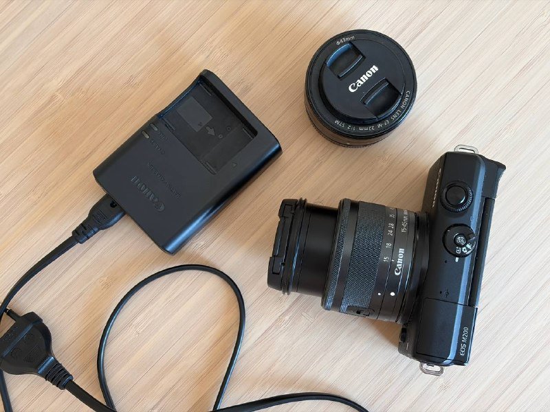Камера Canon EOS M-200 kit 15-45, объектив 22 mm