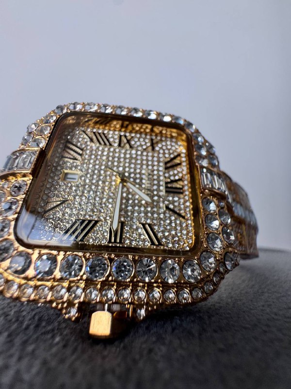 Наручные часы реплика Cartier с инкрустацией камнями 5