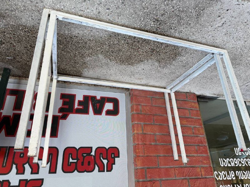 Столы, стулья, барные стулья, комод, бабинный магнитофон, телевизоры 5