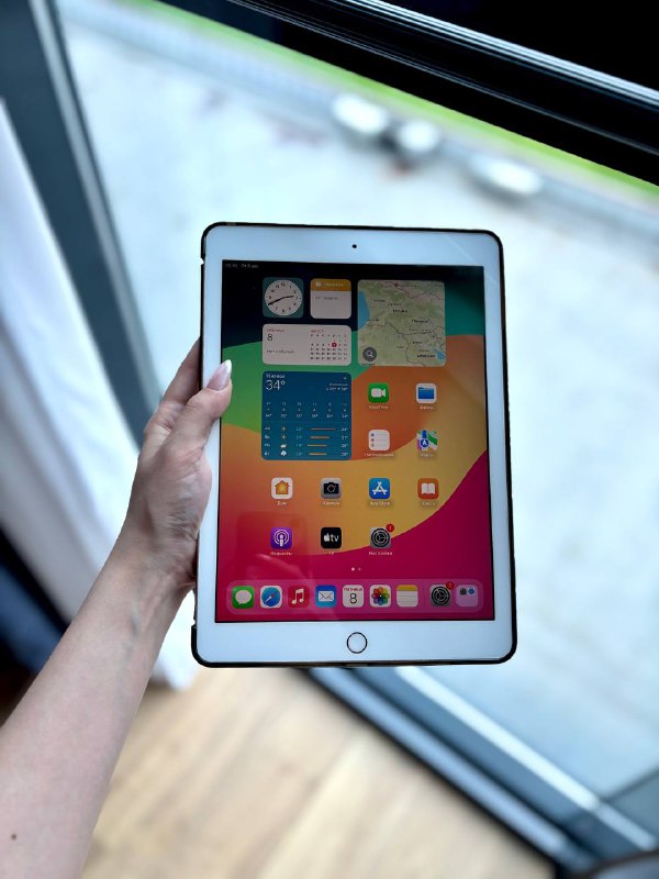 iPad Air, iPad 6 поколения, AirPods 4, Samsung Tab A 3