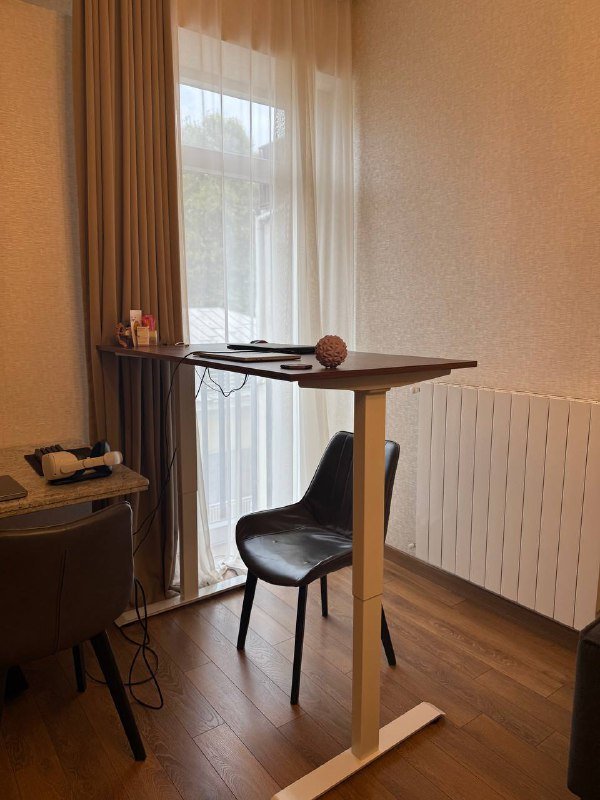 Рабочий стол с подъемным механизмом