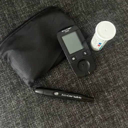 Глюкометр Accu-Chek Active, ручка, стики