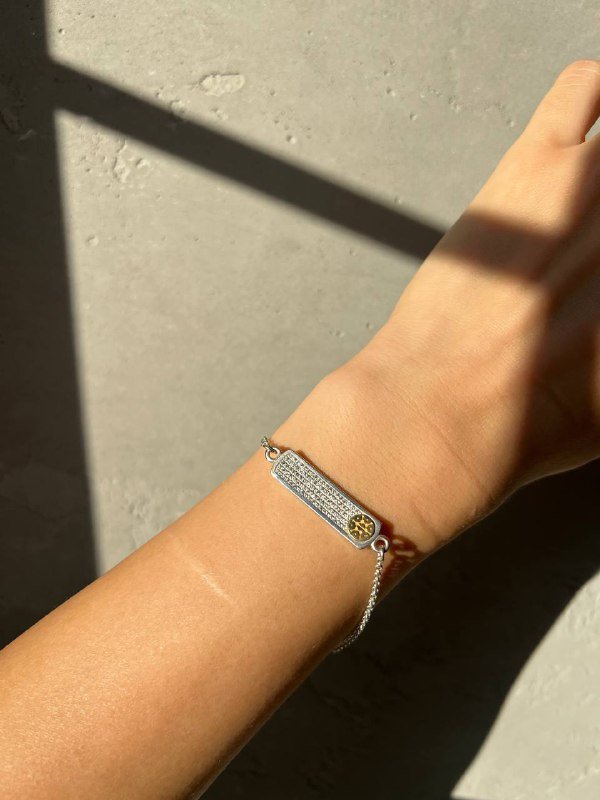 Браслет инкрустированный фианитами на цепочке с родиевым покрытием