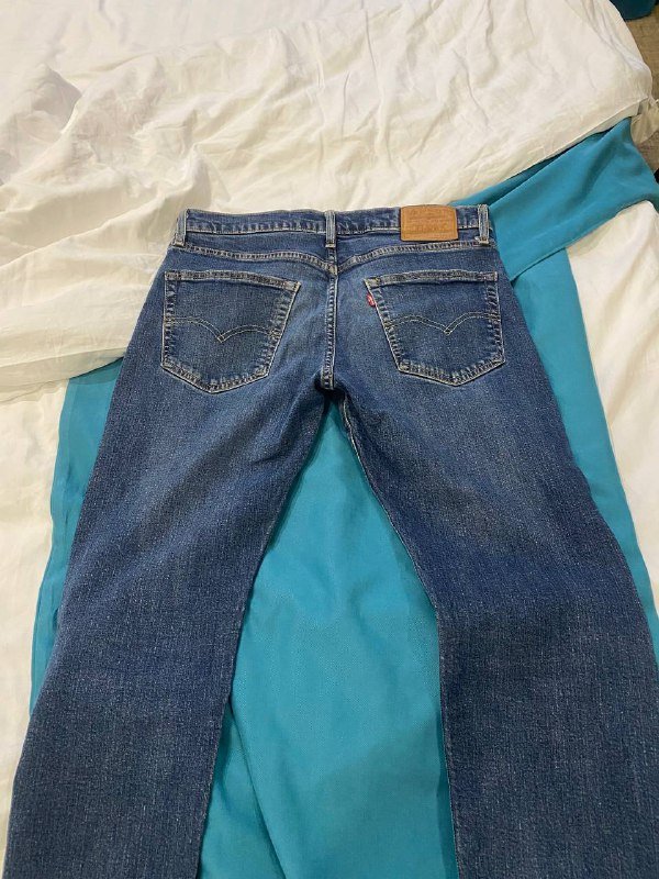 Azzaro The Most Wanted Intense, Mancera Cedrat Boise, джинсы Levi’s, куртка Adidas Originals, куртка Bershka, обувь Adidas Samba, обувь Veja, часы Swatch 3