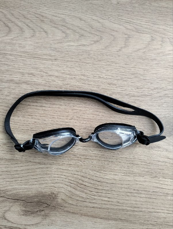 Налобный фонарик, очки для плавания 2