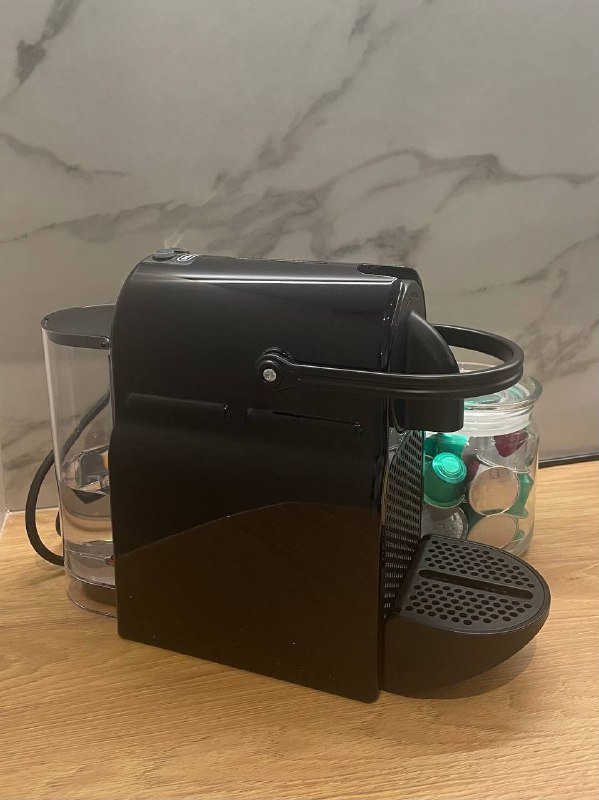 Капсульная кофемашина Nespresso Inissia DeLonghi, капсулы и банка