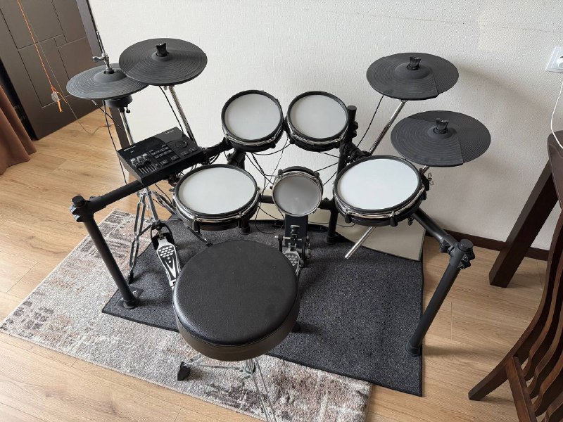 Millenium MPS-850 E-Drum Set, DT-900 Drum Throne