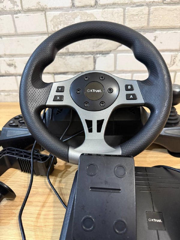 Игровой руль, оперативка G.Skill 16Гб, клавиатура HyperX, держатель кабеля Razer, стол 2