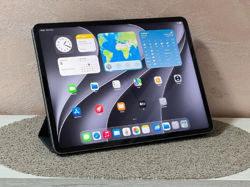 iPad Pro 12.9-inch 6th generation 128 GB 1