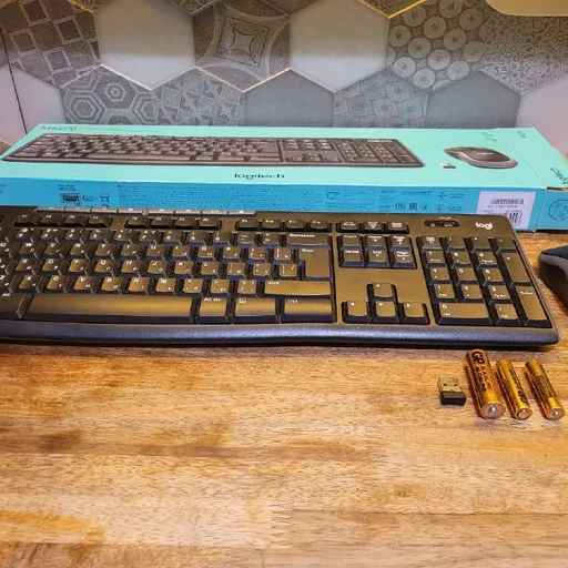 Беспроводные клавиатура и мышь Logitech