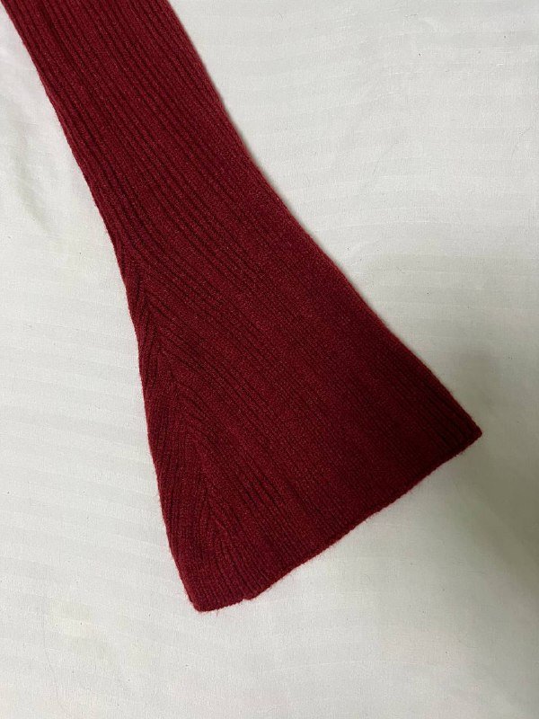 Бордовый свитер 2